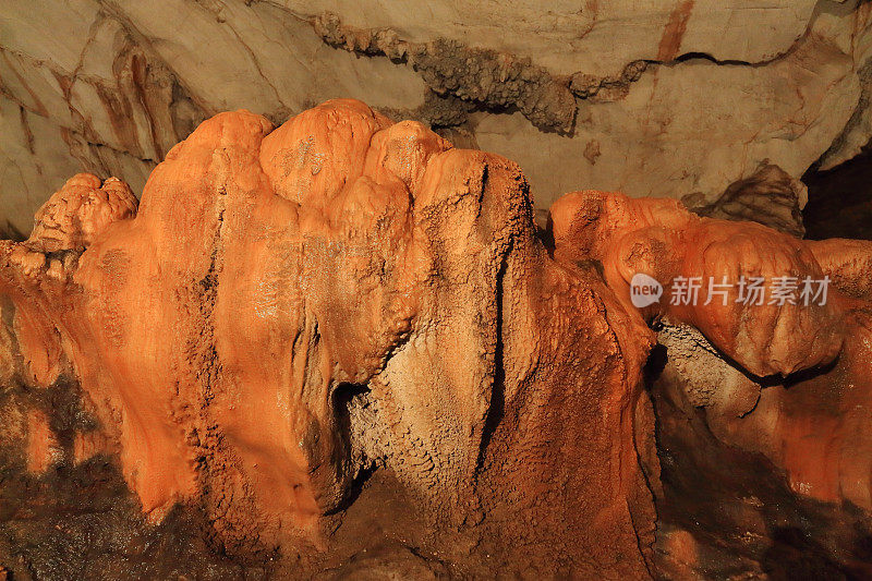 石灰岩成型在Tham Jang凯夫。Vang Vieng-Laos。4699